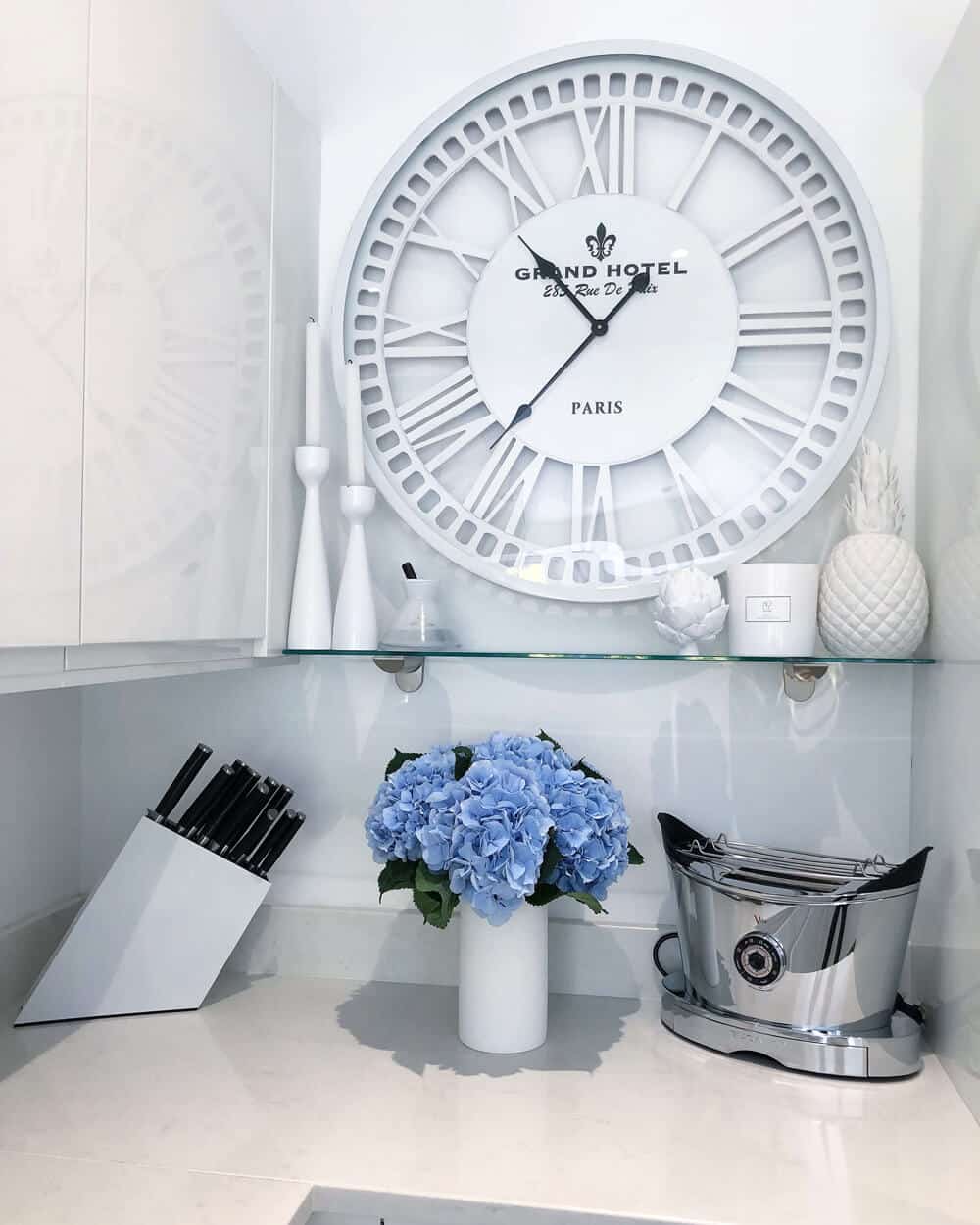 Society - Keeping everything so stylishly simple