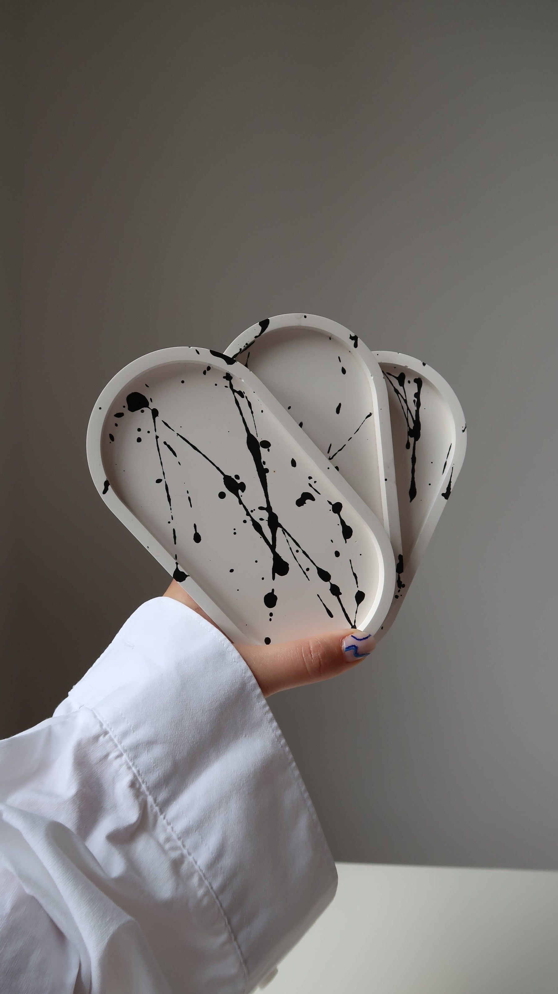 Oval splatter tray