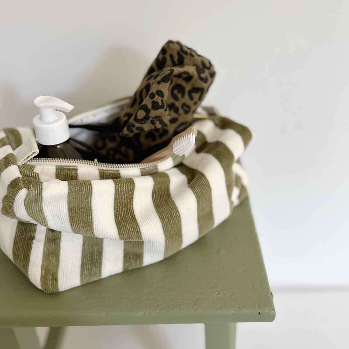 TOILETRY BAG VIC - TERRY KAKI: PERSIMMON