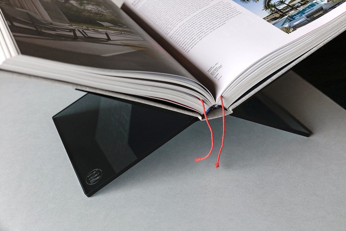 Bookstand X Smoke