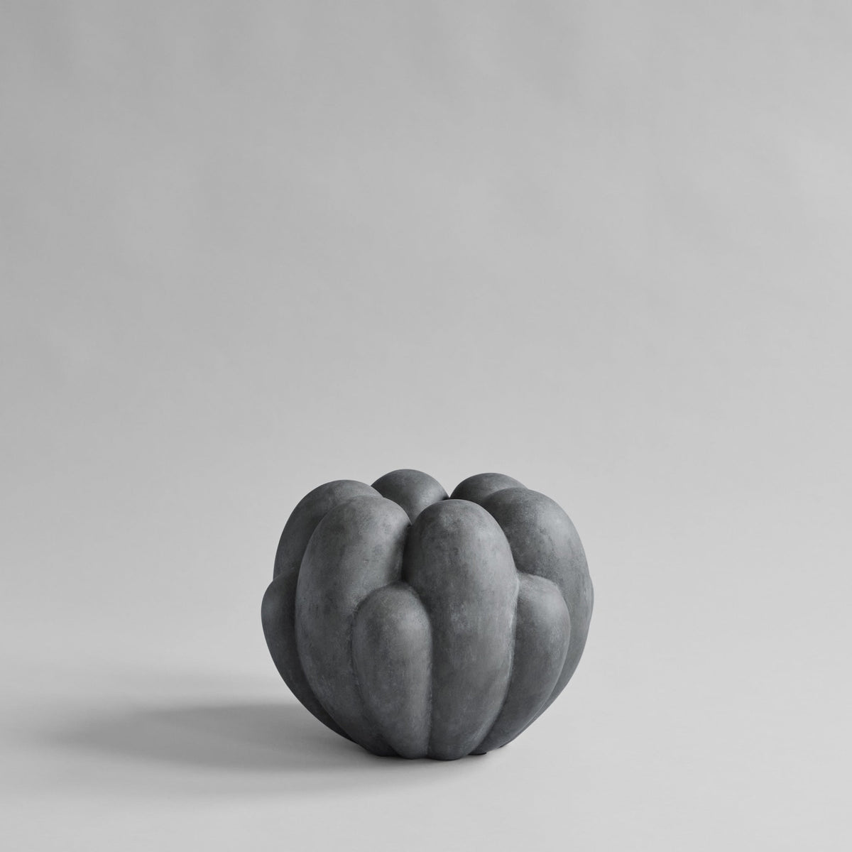 101 Copenhegan_Bloom Vase Mini_Dark Grey_221045_02.09.2022