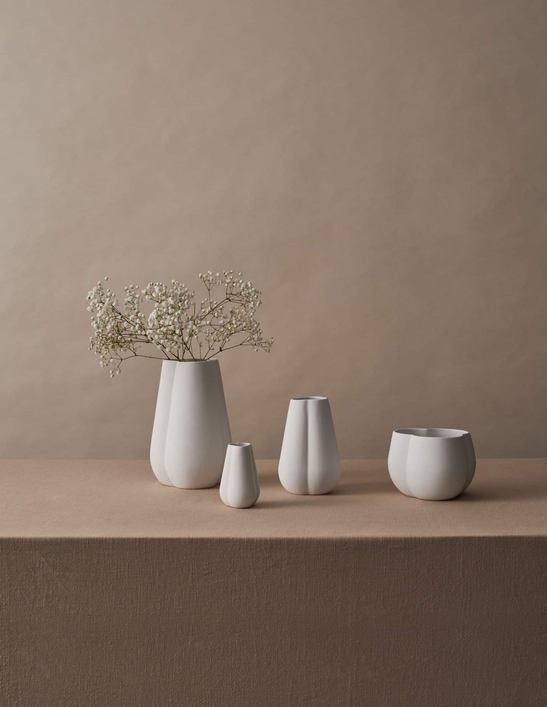 LT-01-04-WH Clover Flower Pot 12cm White INT02