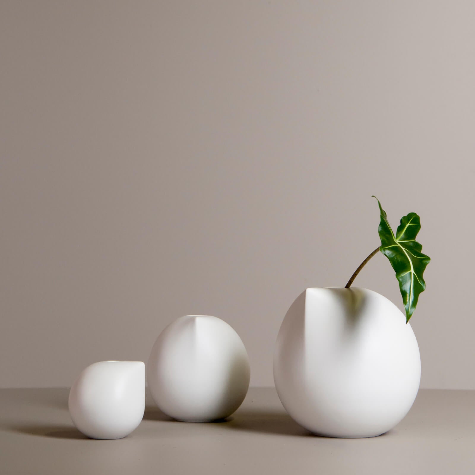 nib vase white group