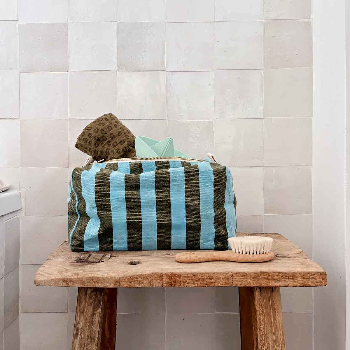 VIC TOILETRY BAG STRIPES OLIVE / BLUE