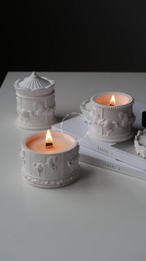 Carousel - Wooden wick candle: Raspberry & vanilla