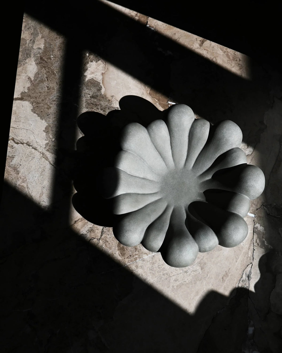 Bloom Tray Medio Dark Grey