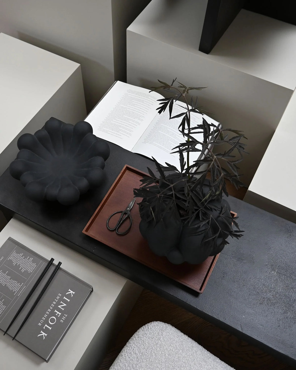 Bloom Vase Petit Black