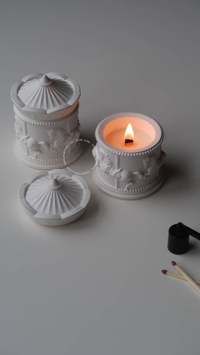 Carousel - Wooden wick candle: Raspberry & vanilla