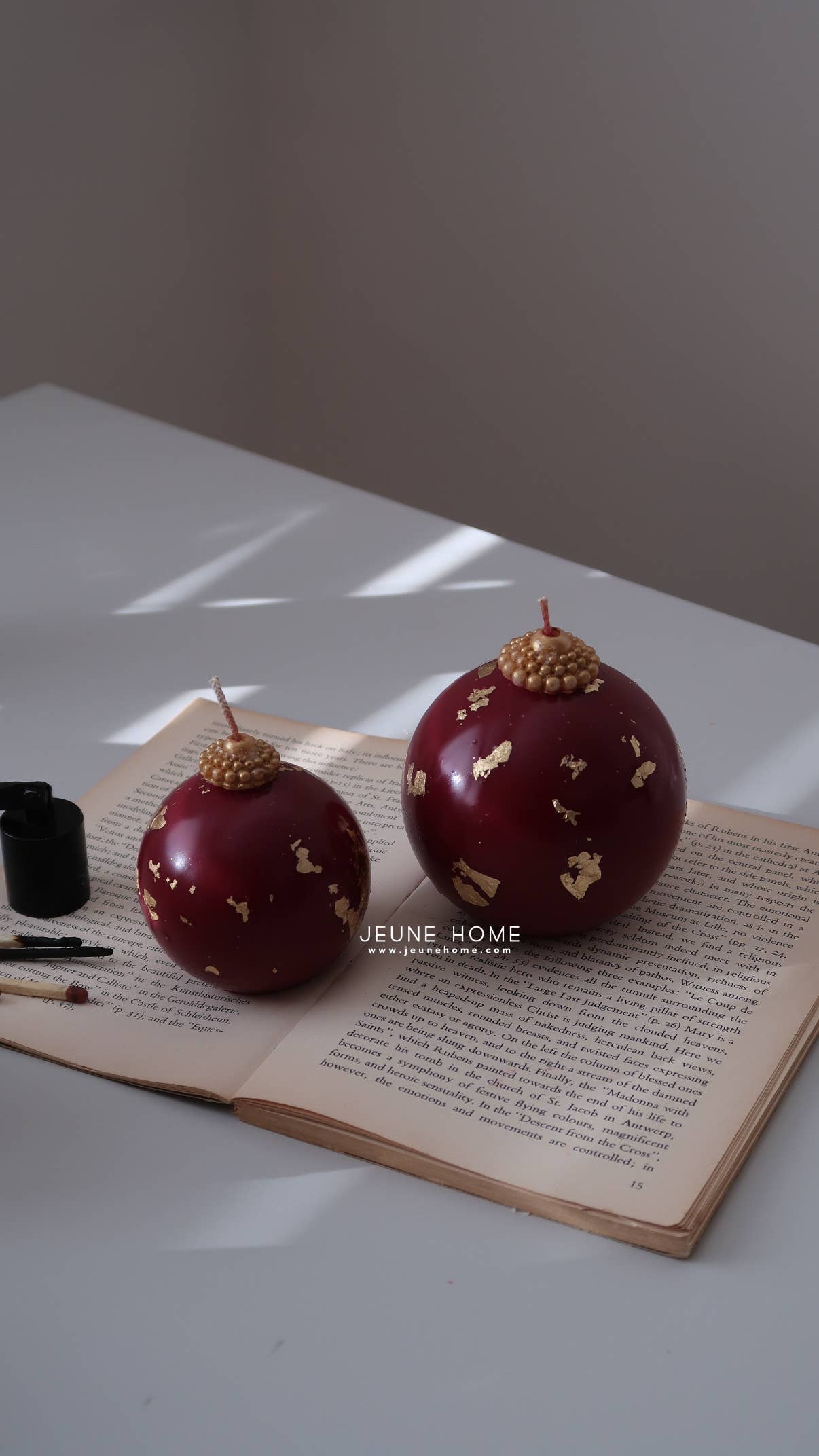 Gold Leaf Bauble Soy Candle - Burgundy (Small)