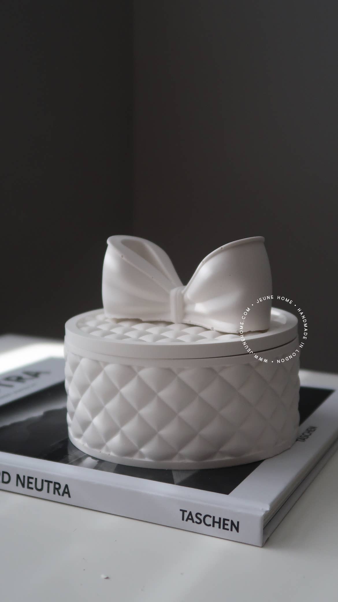 Quilted Bow Candle - Lemongrass & Ginger