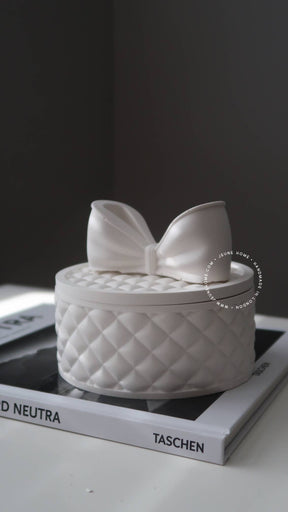 Quilted Bow Candle - Lemongrass & Ginger