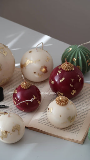 Gold Leaf Bauble Soy Candle - Burgundy (Large)