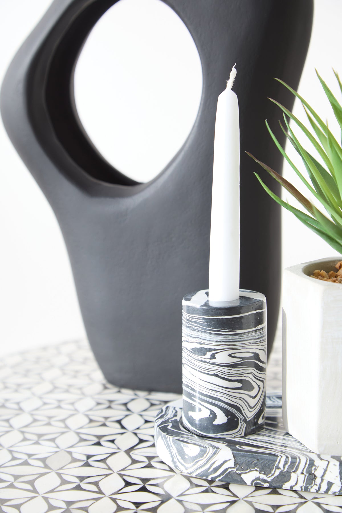 Helsa Black And White Oval Marble Tray