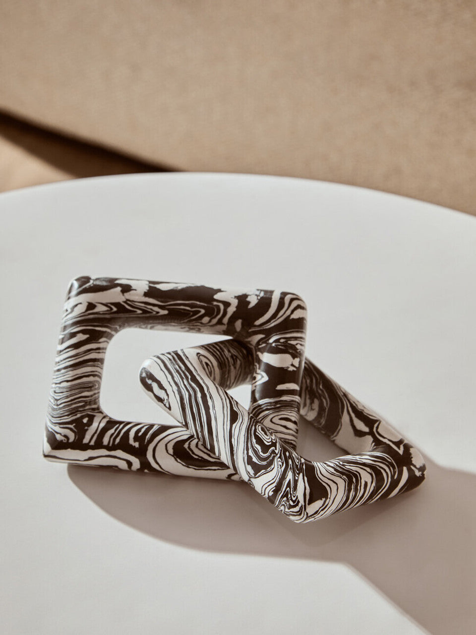 Helsa Black And White Marble Two Link Chain