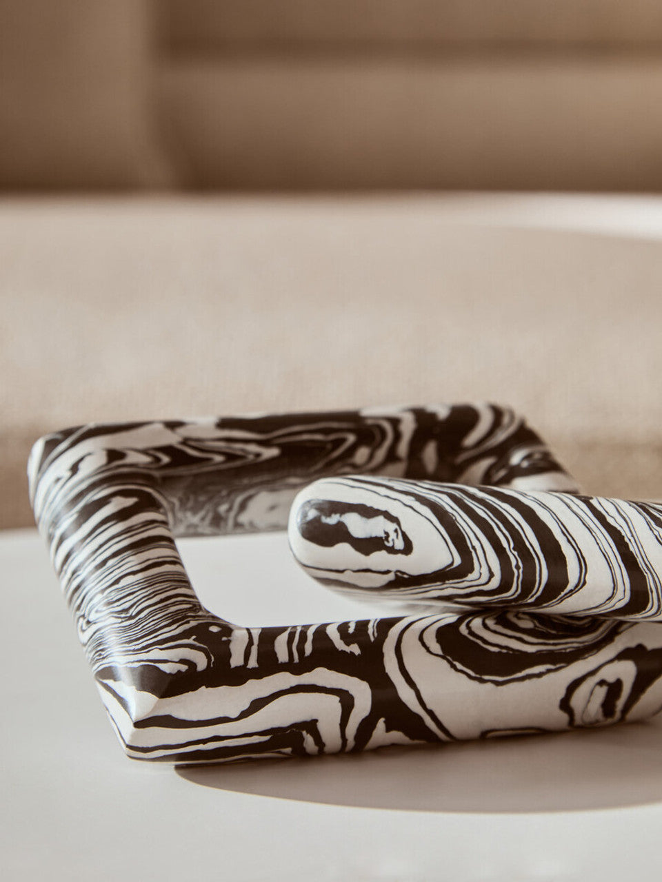 Helsa Black And White Marble Two Link Chain