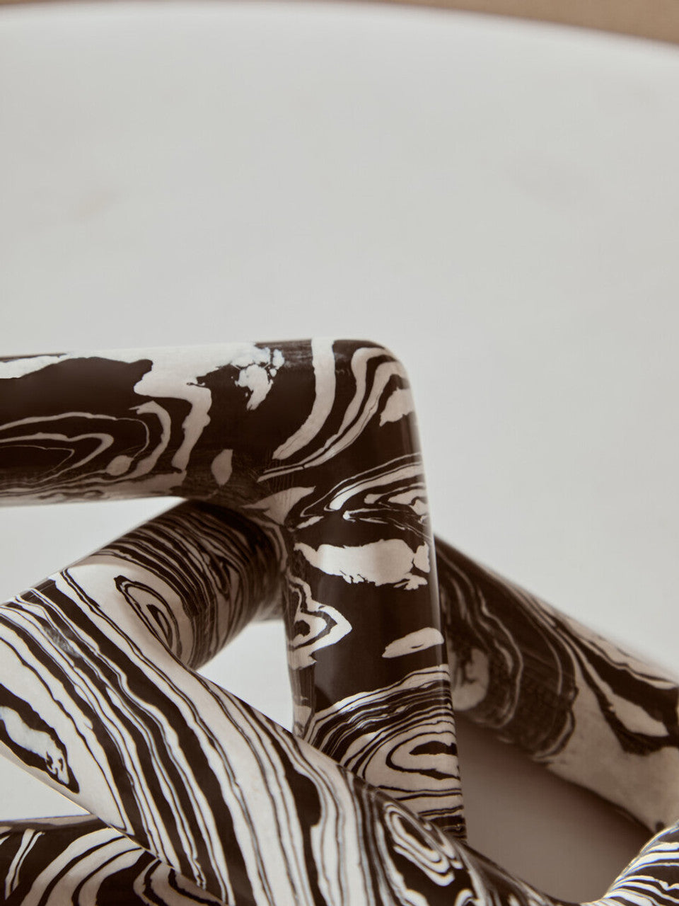 Helsa Black And White Marble Two Link Chain