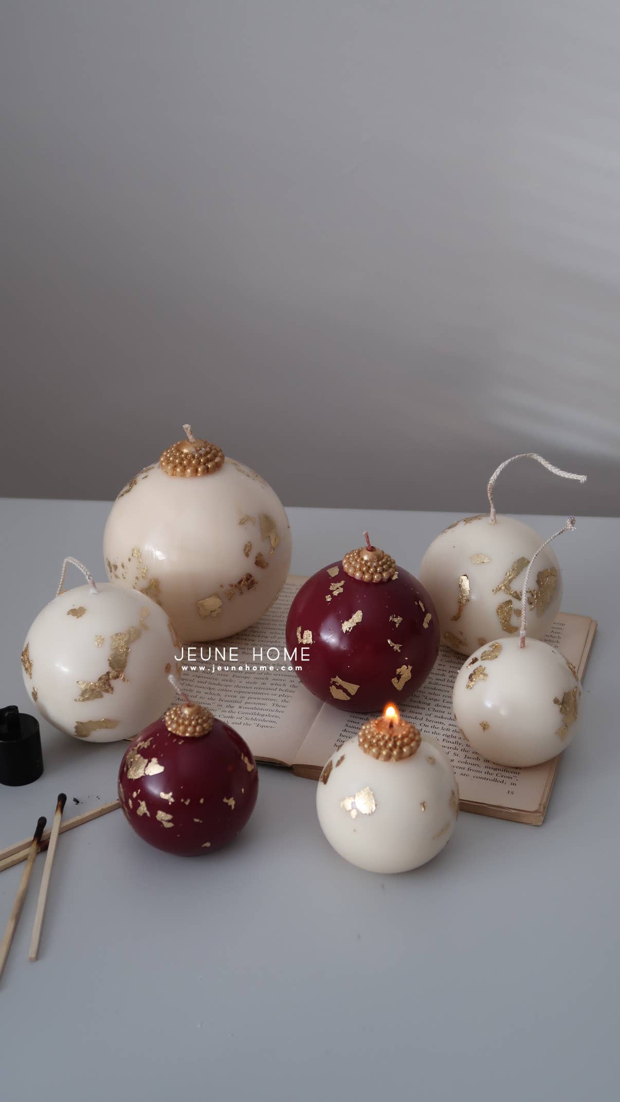 Gold Leaf Bauble Soy Candle - Burgundy (Small)