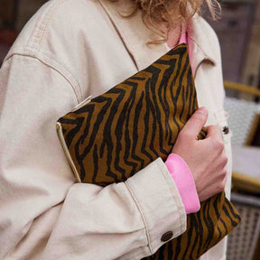 LILI FLAT POUCH ZEBROU TAPENADE