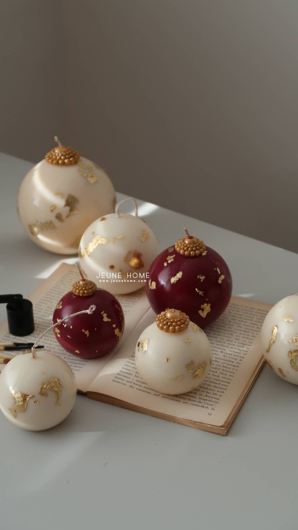 Gold Leaf Bauble Soy Candle - Rouge (Large)