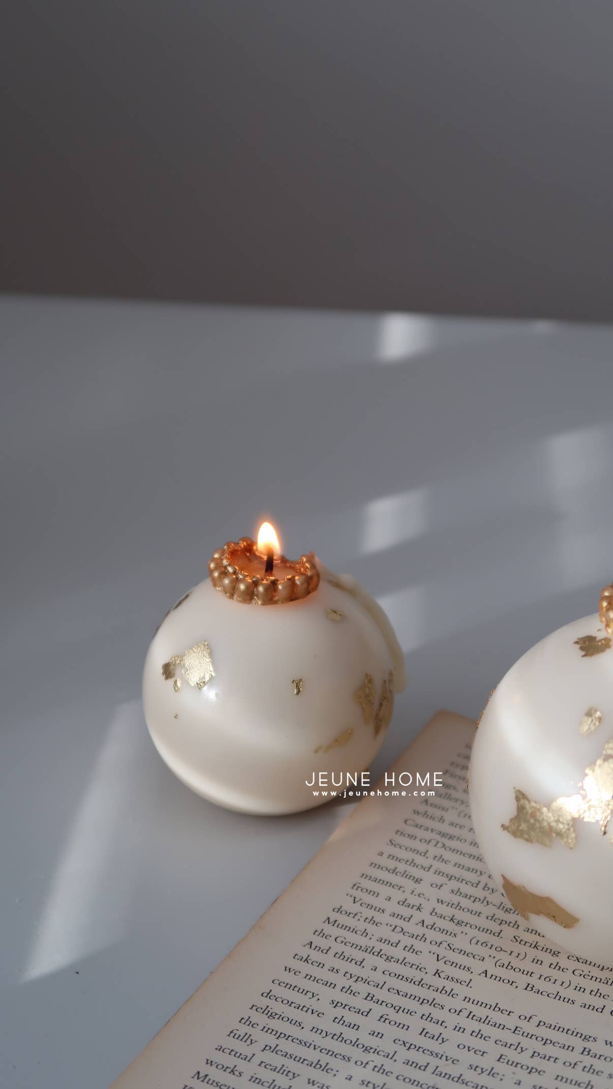 Gold Leaf Bauble Soy Candle - Burgundy (Large)