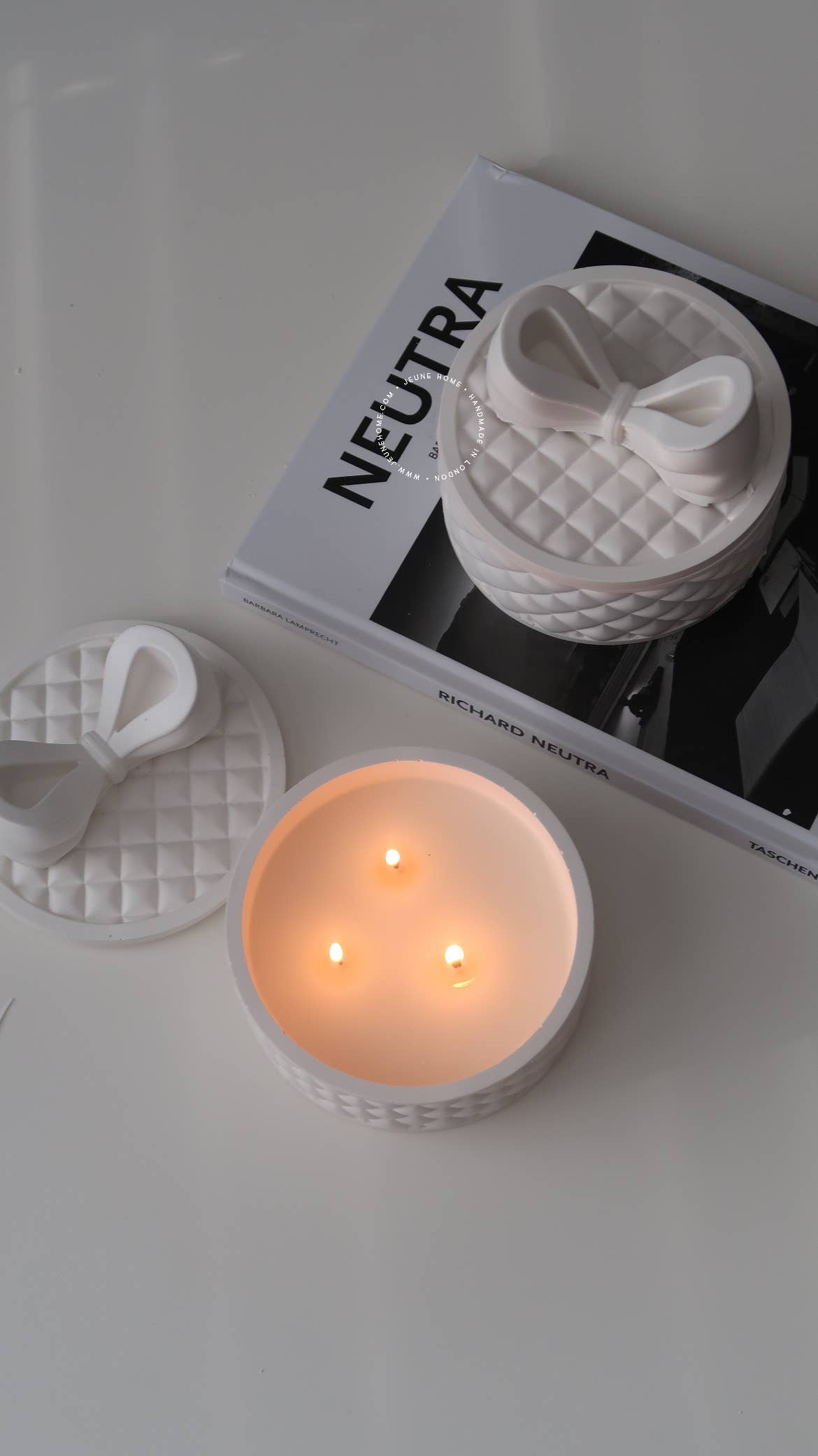 Quilted Bow Candle - Driftwood & Rock Salt