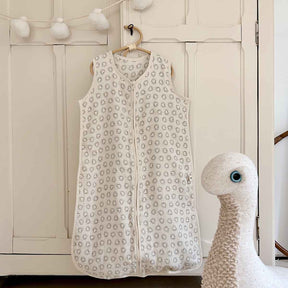ADELE LIGHTWEIGHT BABY SLEEPING BAG - DOTTED HEART: Greige / Dotted heart