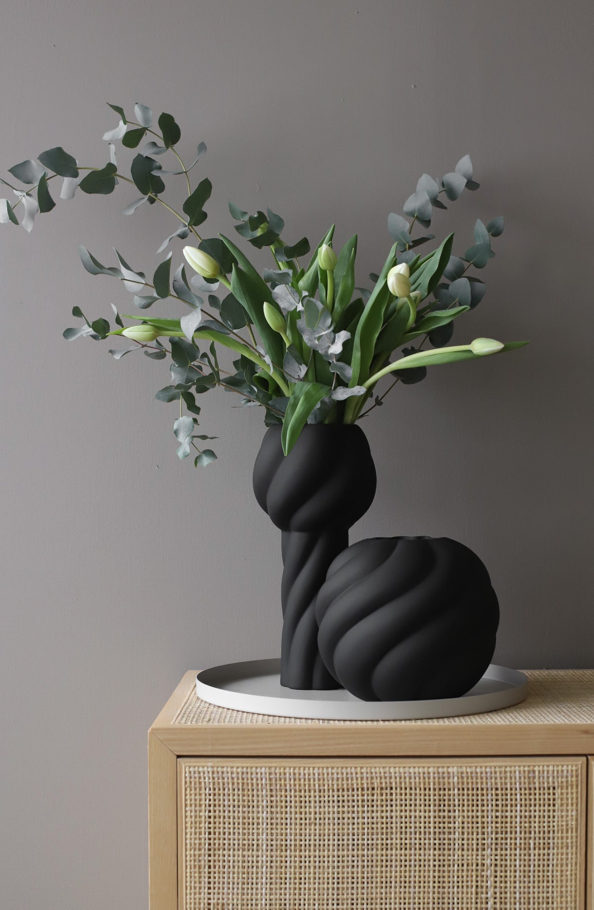 Twist Ball Vase Black