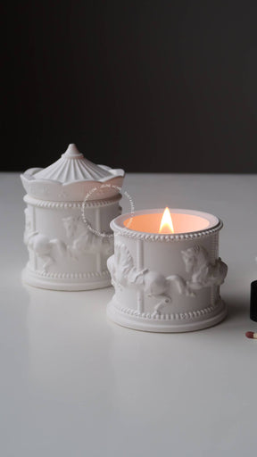 Carousel - Wooden wick candle: Raspberry & vanilla
