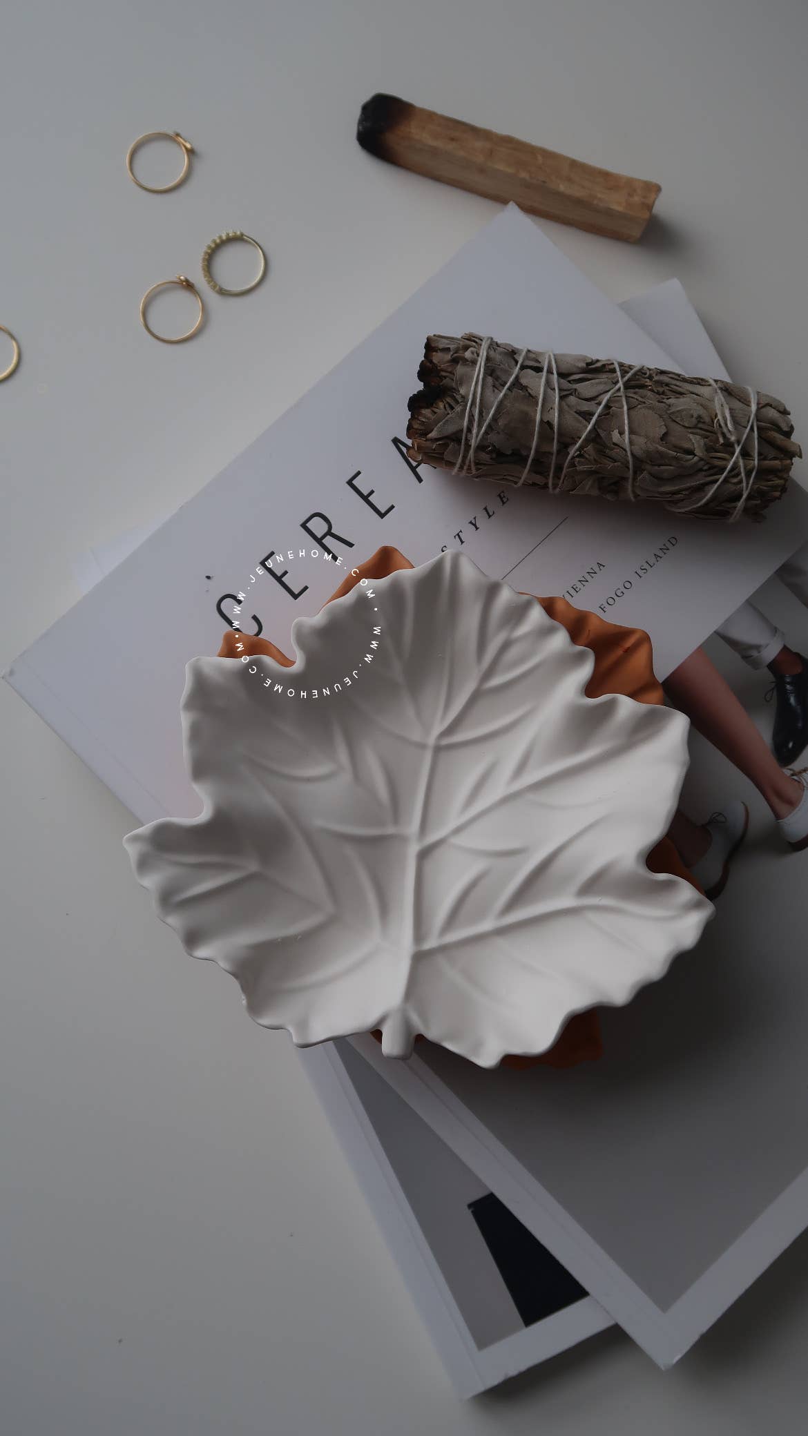 Leaf tray : White