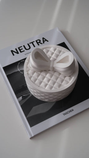 Quilted Bow Candle - Driftwood & Rock Salt