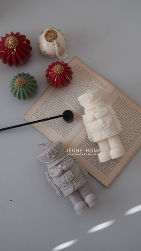 Nutcracker Soy Candle - Linen /Scented
