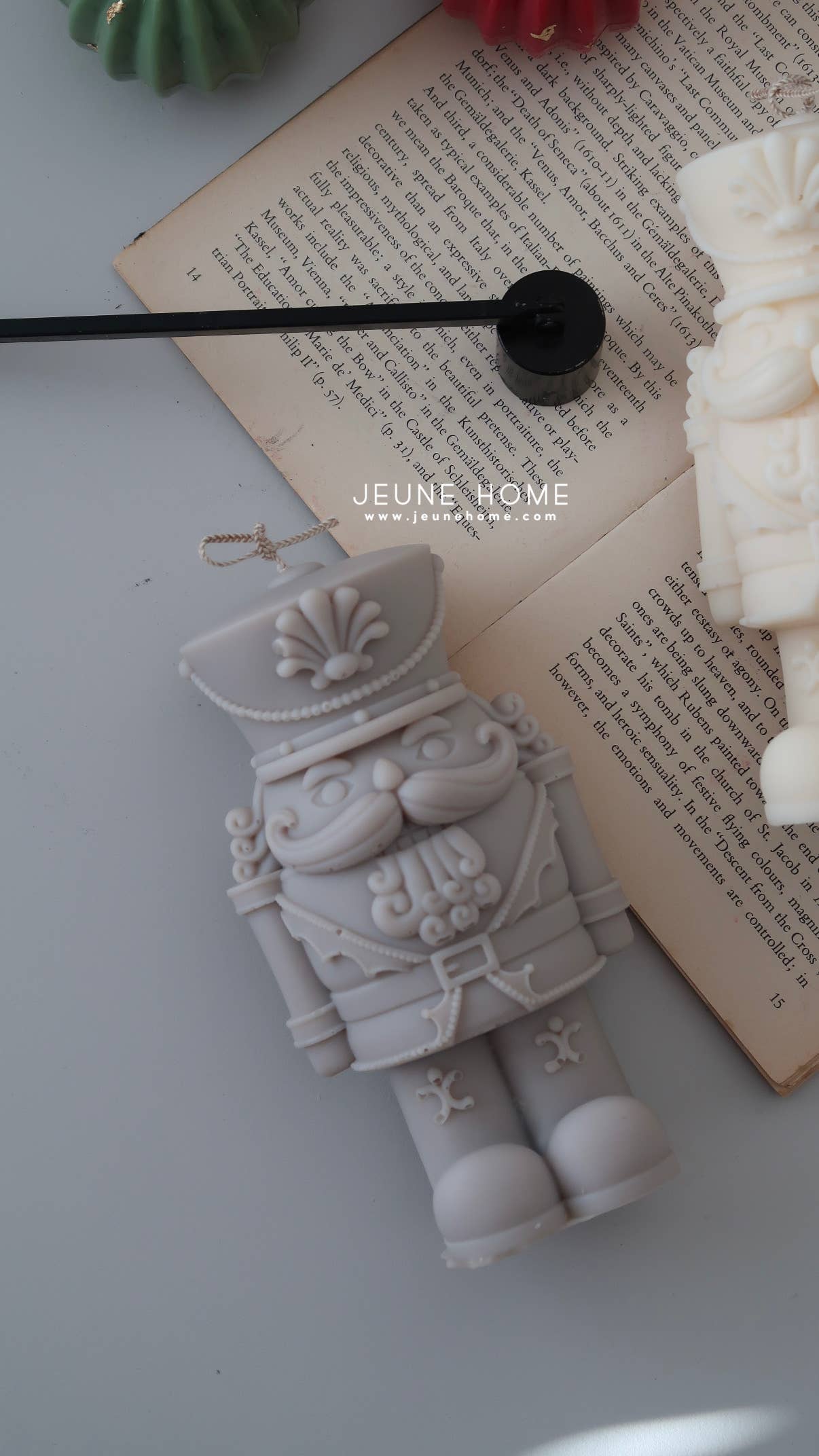 Nutcracker Soy Candle - Linen /Scented