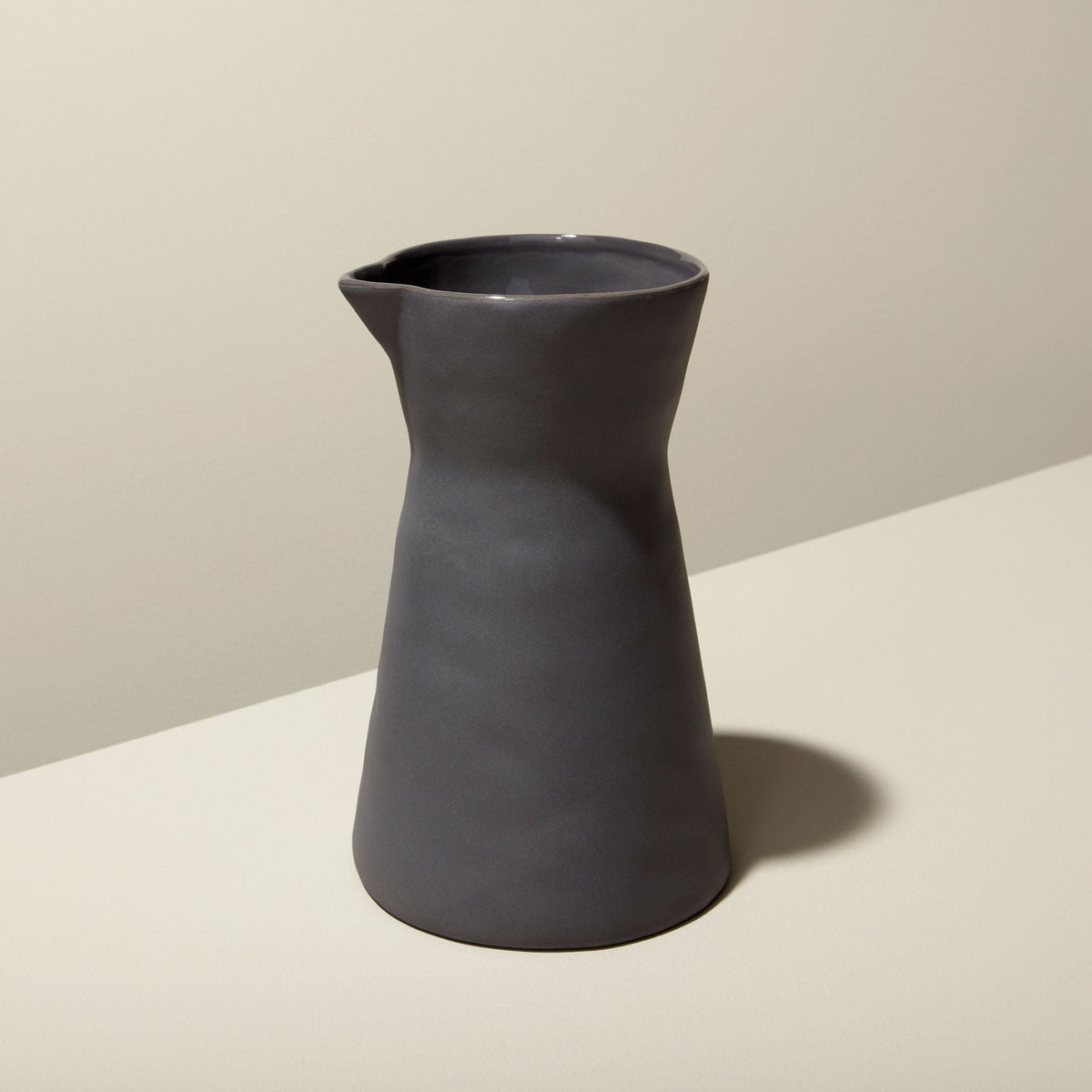 Be-Home_Stoneware-Carafe-Slate_64-14