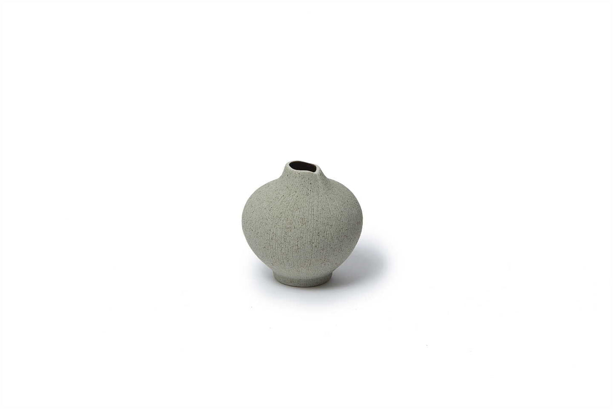 Lindform_Line Vase Small_DHLF-LS02_Sand Grey_05092022_1